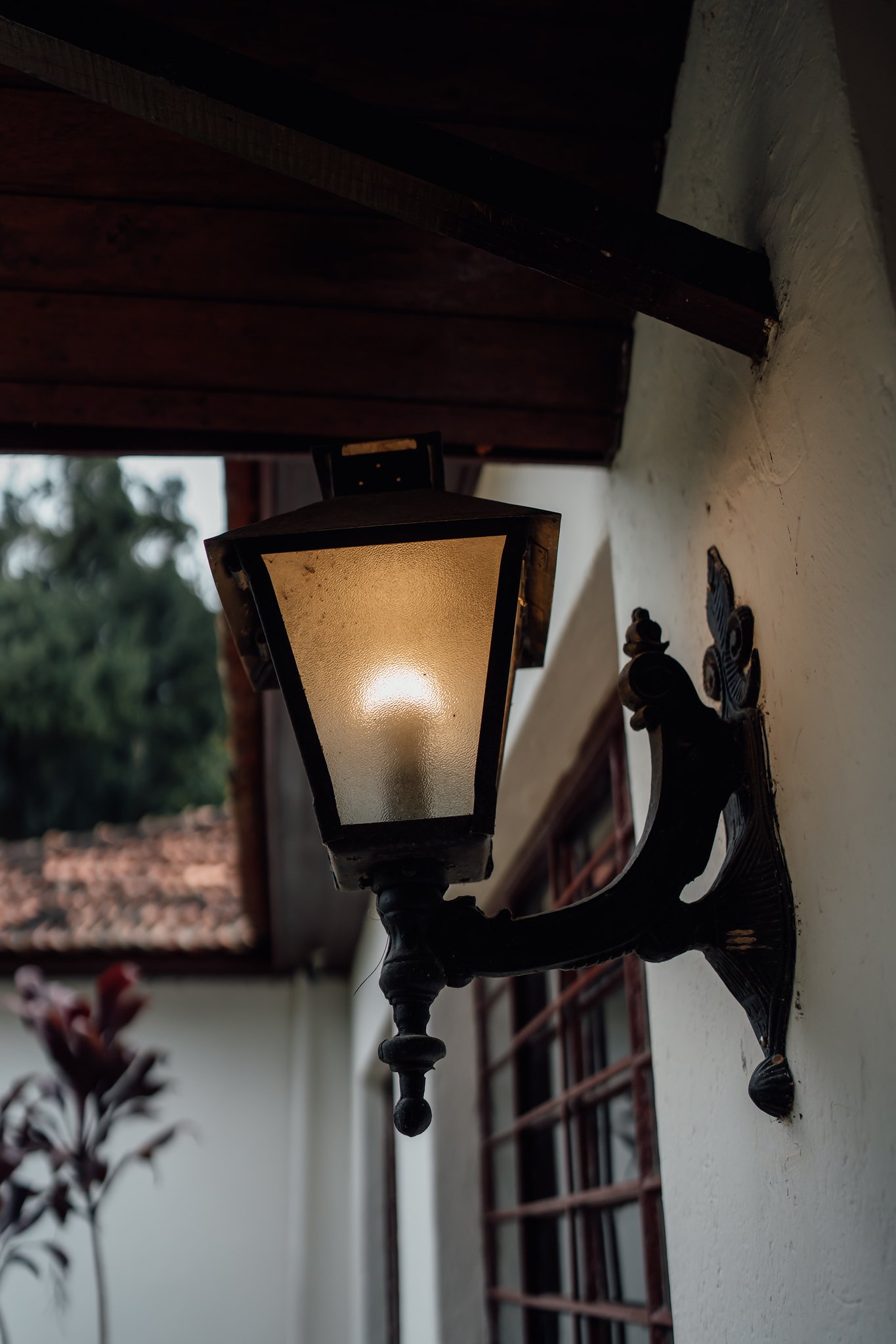 Luminária colonial do casarão